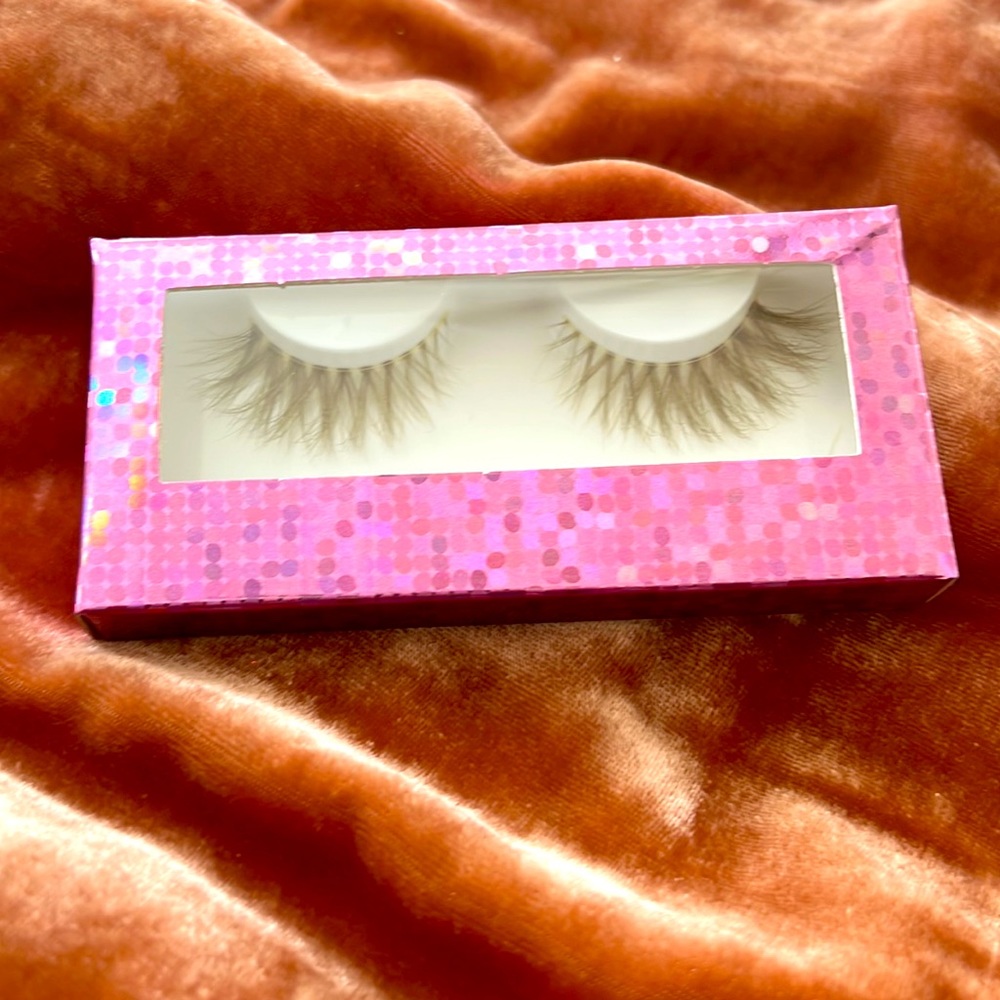 Blonde Reign Lashes